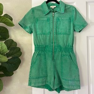 Stunning green zip up Elan romper. Sz Small NWT